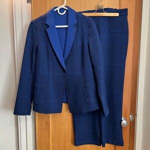 2 Piece Plaid Suit 💙
